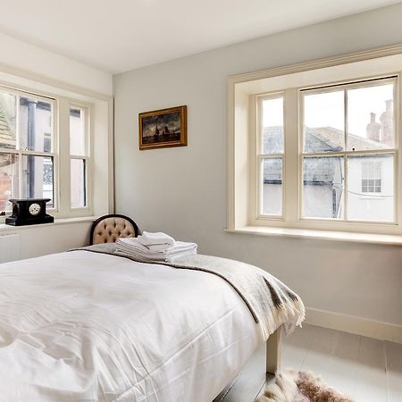 Stunning Seaside Georgian Townhouse With Sea Views Villa เฮสติงส์ ภายนอก รูปภาพ