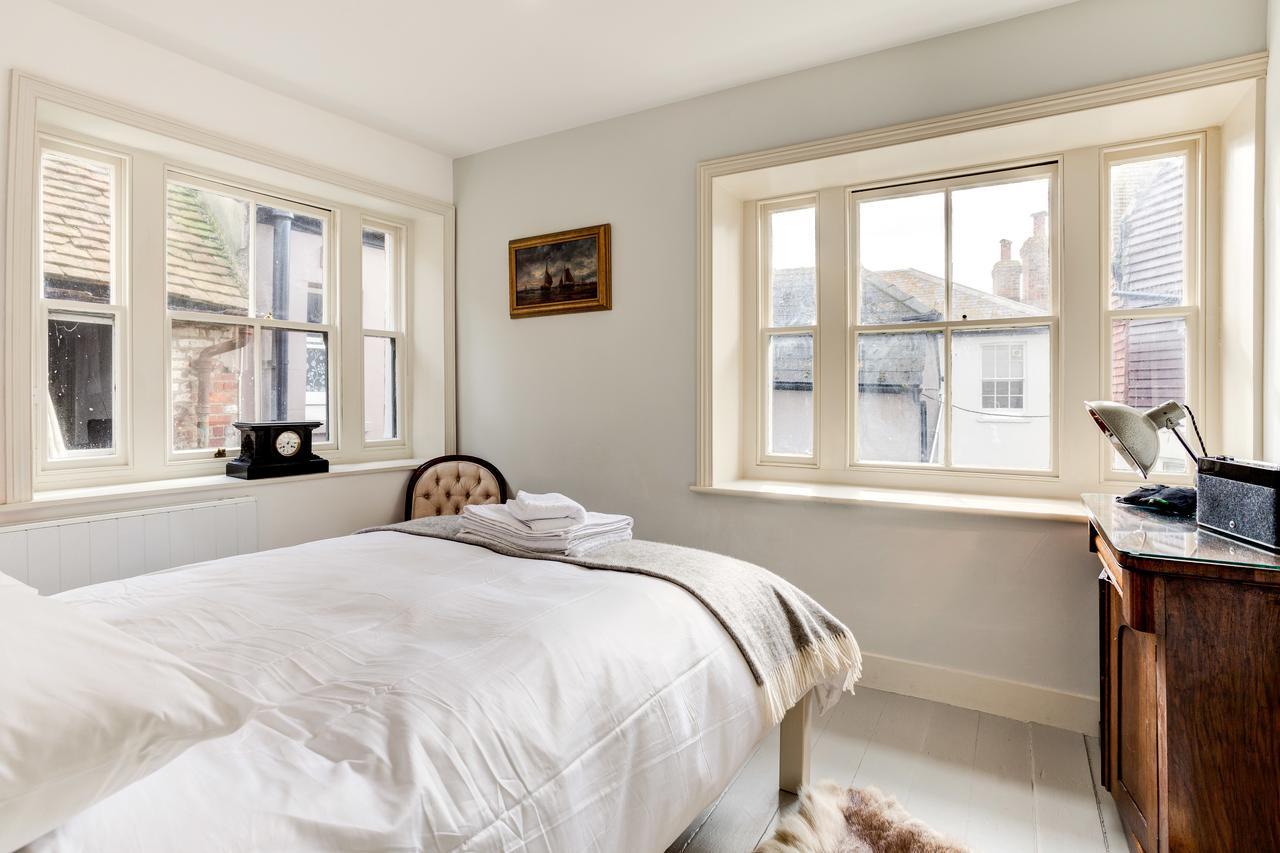 Stunning Seaside Georgian Townhouse With Sea Views Villa เฮสติงส์ ภายนอก รูปภาพ